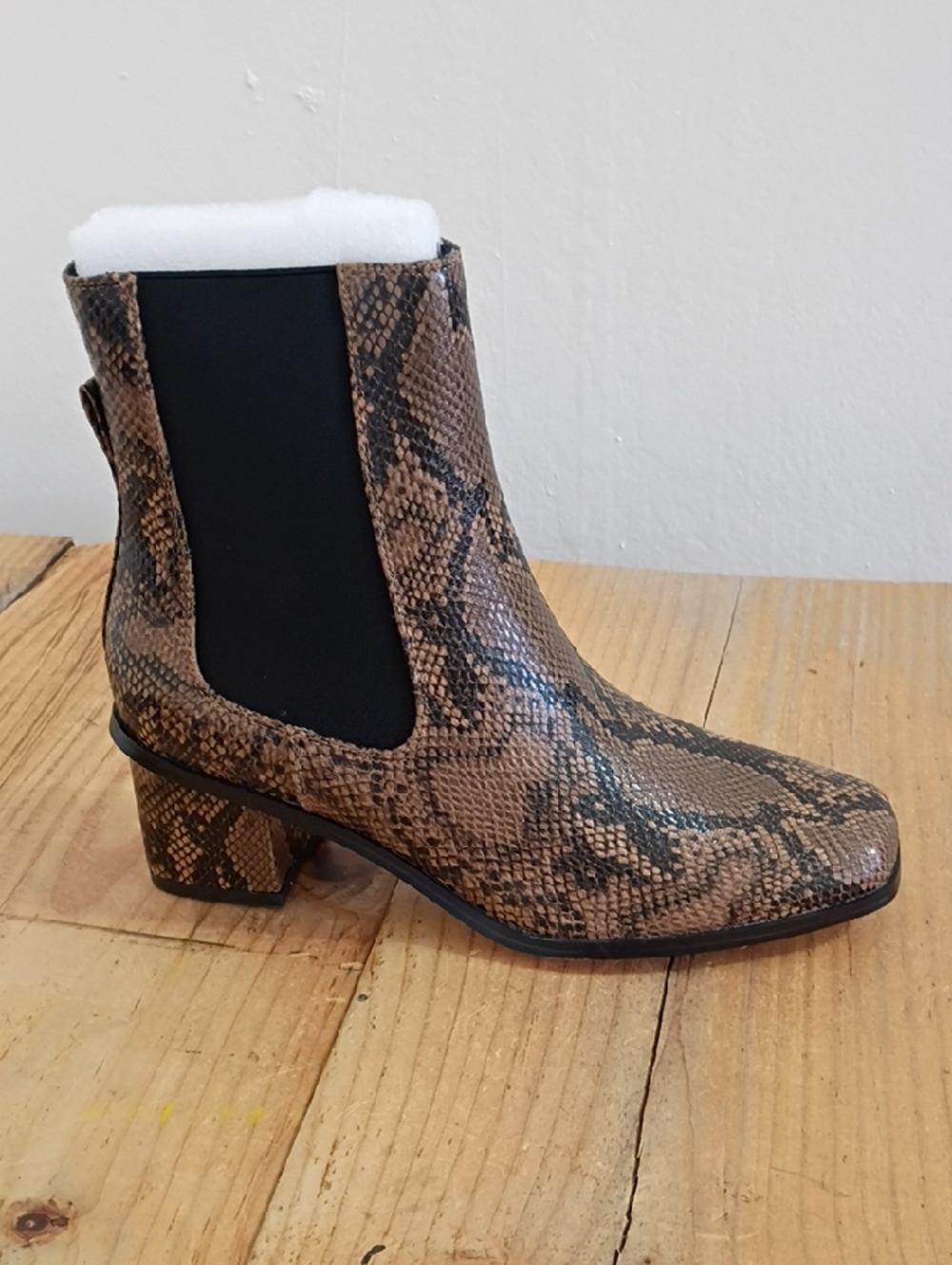 French Connection Chrissy Block Heel Snakeskin Boots Size 7.5 NWT MSRP $128